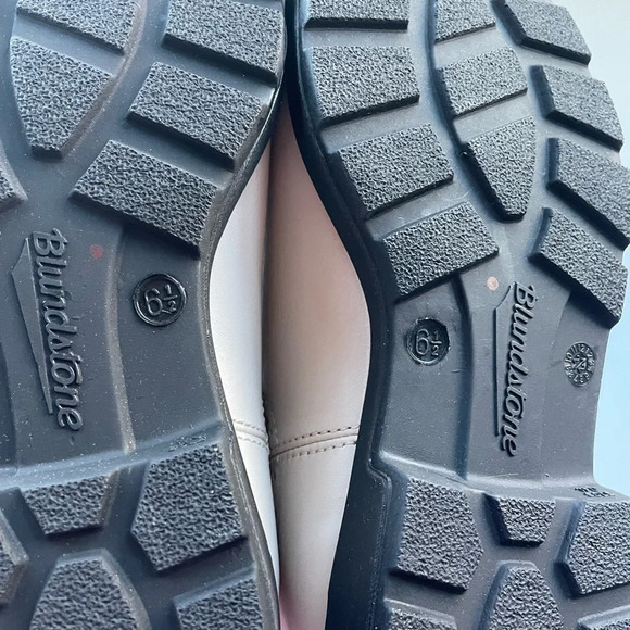 Blundstone Cream Ankle Boots - Picture 10 of 16